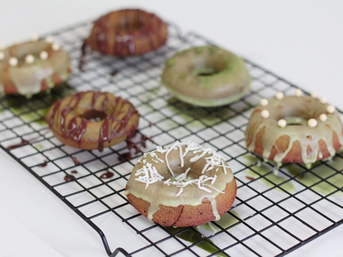 Matcha cake donuts